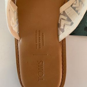 Super cute Toms mesh sandals, women’s size 9.5